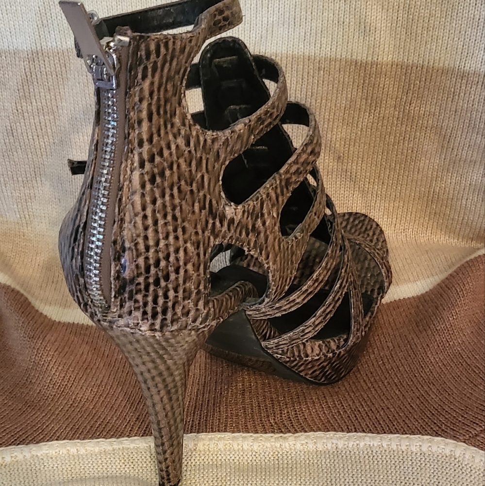Heels - Picture 2 of 4
